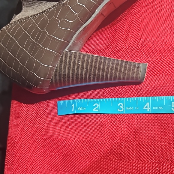 Heeled ankle boots - Picture 4 of 6